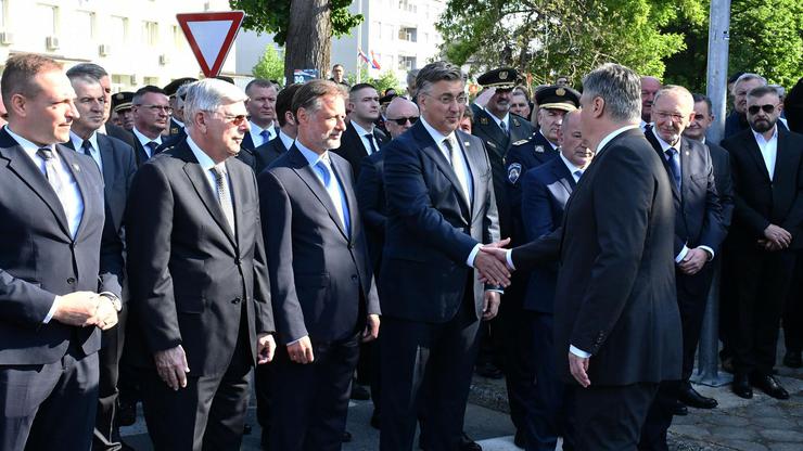 Okučani: Milanović i Plenković pozdravili se na obilježavanju Bljeska