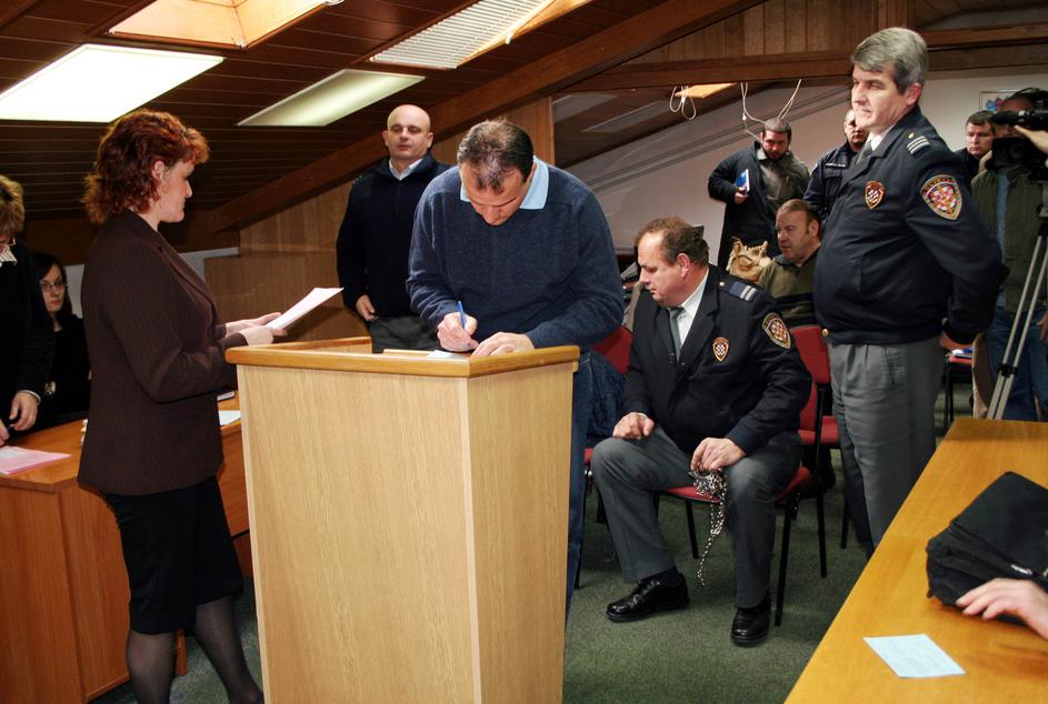 ARHIVA: 30.1.2007. Ubojica iz ?ur?eva?ke Fine, Dražen Dor?ec osu?en na 40 godina