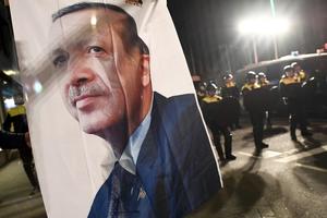 Recep Tayyip Erdogan na plakatu tijekom prosvjeda u Rotterdamu