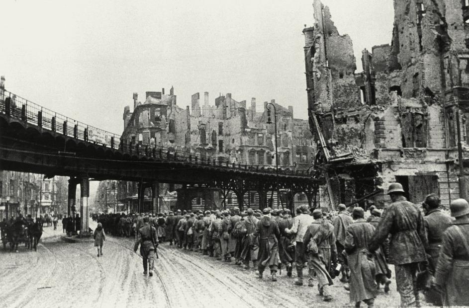 Surrender / Berlin / German prisoners of war