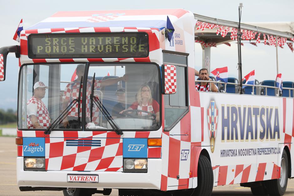 Autobus u kojem se Vatreni voze prema centru grada | Author: Patrik Macek (PIXSELL)