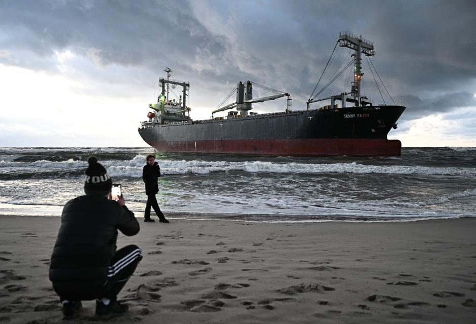 Russia Bahamian Cargo Ship Running Aground | Author: Profimedia