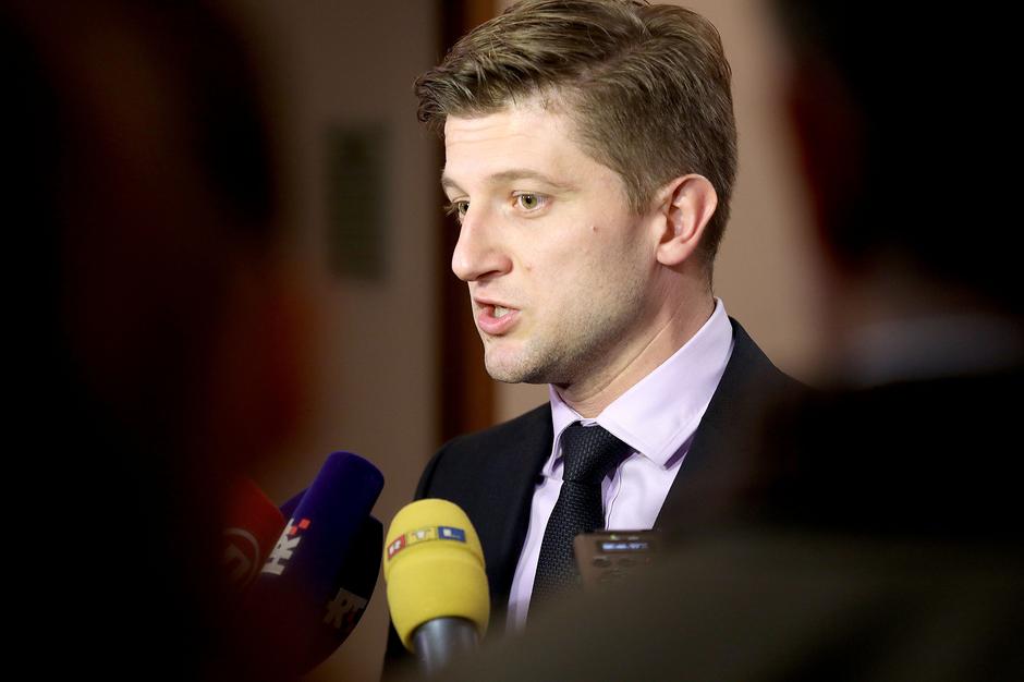 Ministar financija Zdravko Marić daje izjavu za medije | Author: Patrik Macek (PIXSELL)