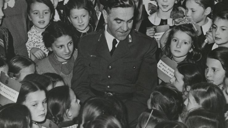 Ante Pavelic and Ustasha youth / Photo