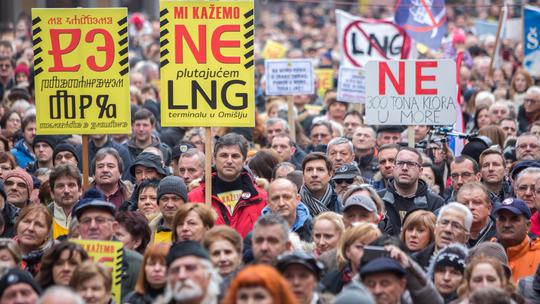 Oko dvije tisuće ljudi okupilo se na prosvjedu protiv plutajućeg LNG terminala na Krku
