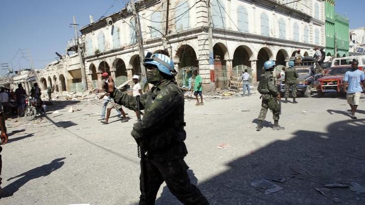 Vojnici UN-a u akciji spašavanja nakon potresa na Haitiju