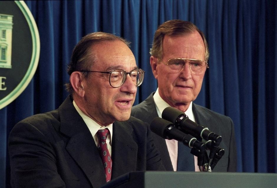 FILE PHOTO: Greenspan, chariman of the Federal Reserve Board, makes a statement after President Bush annouced he was nominating Greenspan for a second term as chairman | Author: RICK WILKING/REUTERS